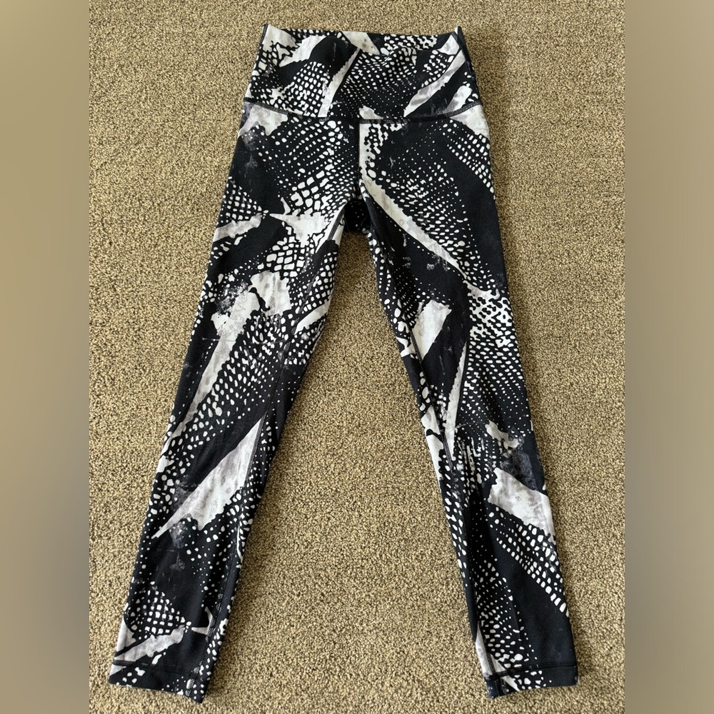 Lululemon leggings size 6, 25 inch